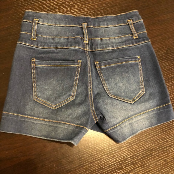 Shorts - Picture 3 of 3